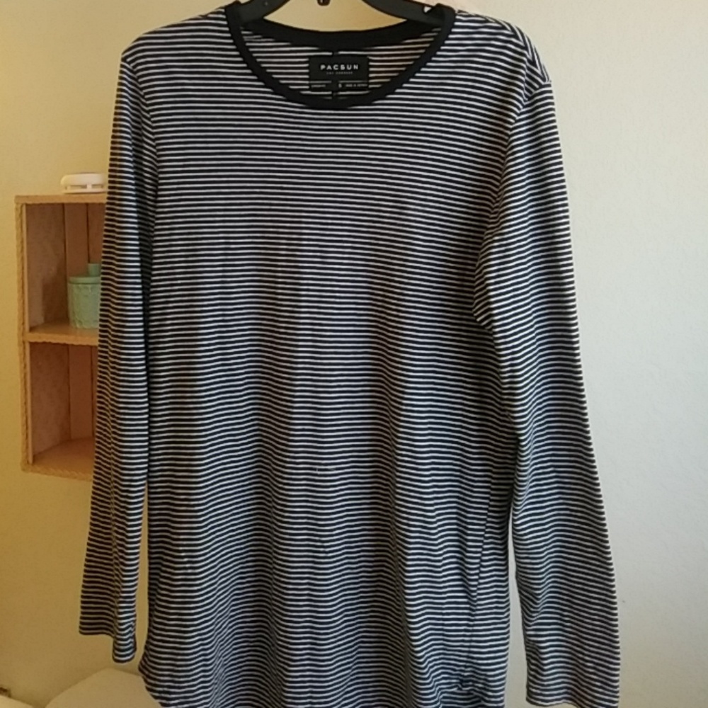 Long sleeve tshirt. Striped